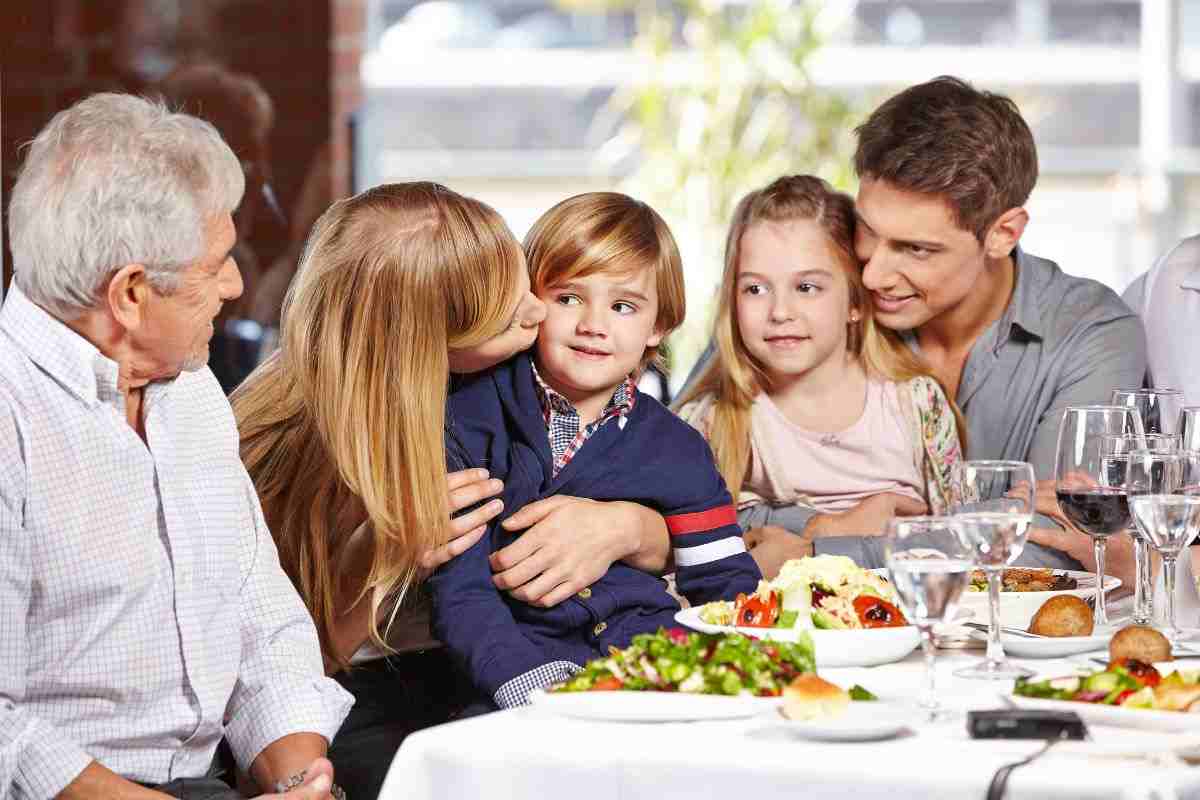 Tenere occupati i bambini al ristorante