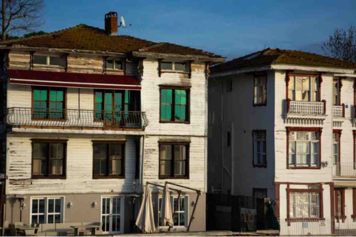 inquilino piano di sopra sporca balcone legge